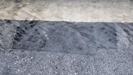 修马路不灌水泥，美国人直接用胶布，这是什么“智障”操作？