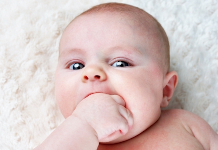 如何制止宝宝抓痒,三个月宝宝会挠痒吗