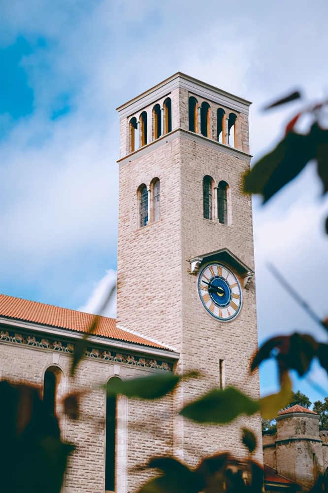 金口玉言的郎监管、私生活混乱的教授，*咸平郎**一手好牌打烂并不冤