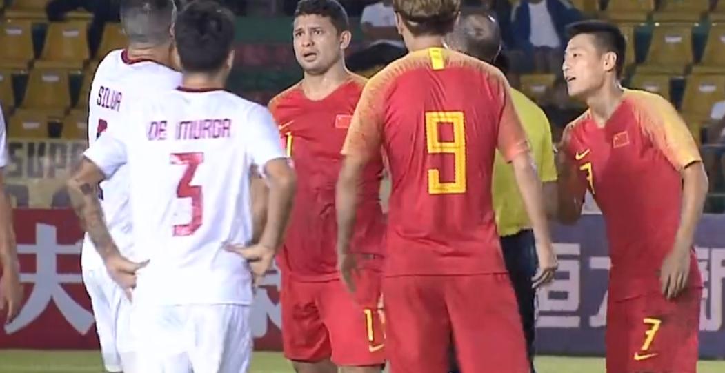 特评：国足需要韦世豪的时候，他却在看台上看球，里皮该怪谁？