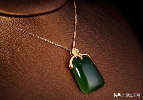 翡翠首饰搭配技巧,春季翡翠饰品搭配方法