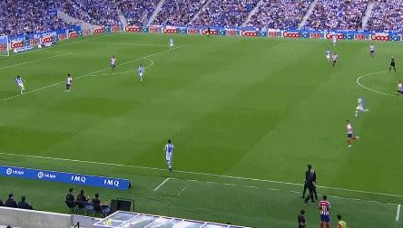 梅西武磊回归训练场,梅西沉肩过人武磊