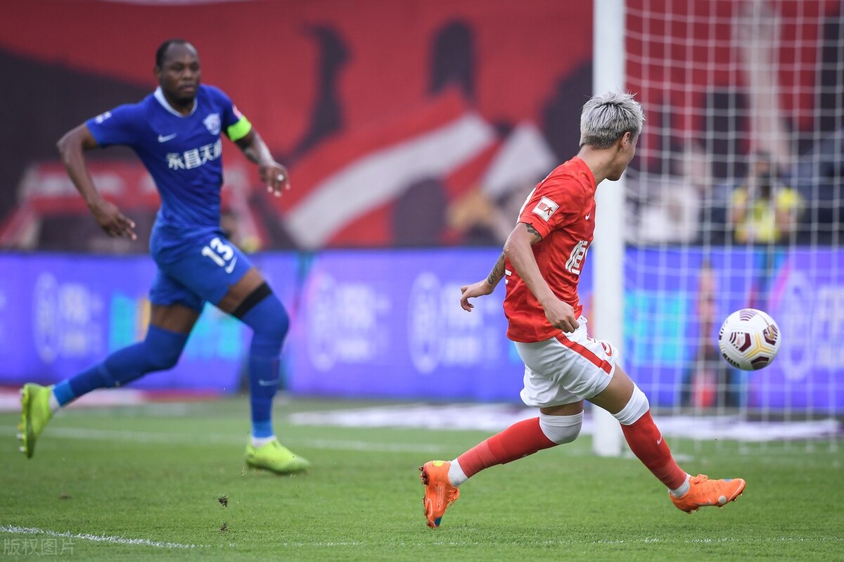 国足最具有影响力的球星韦世豪,韦世豪中国英雄