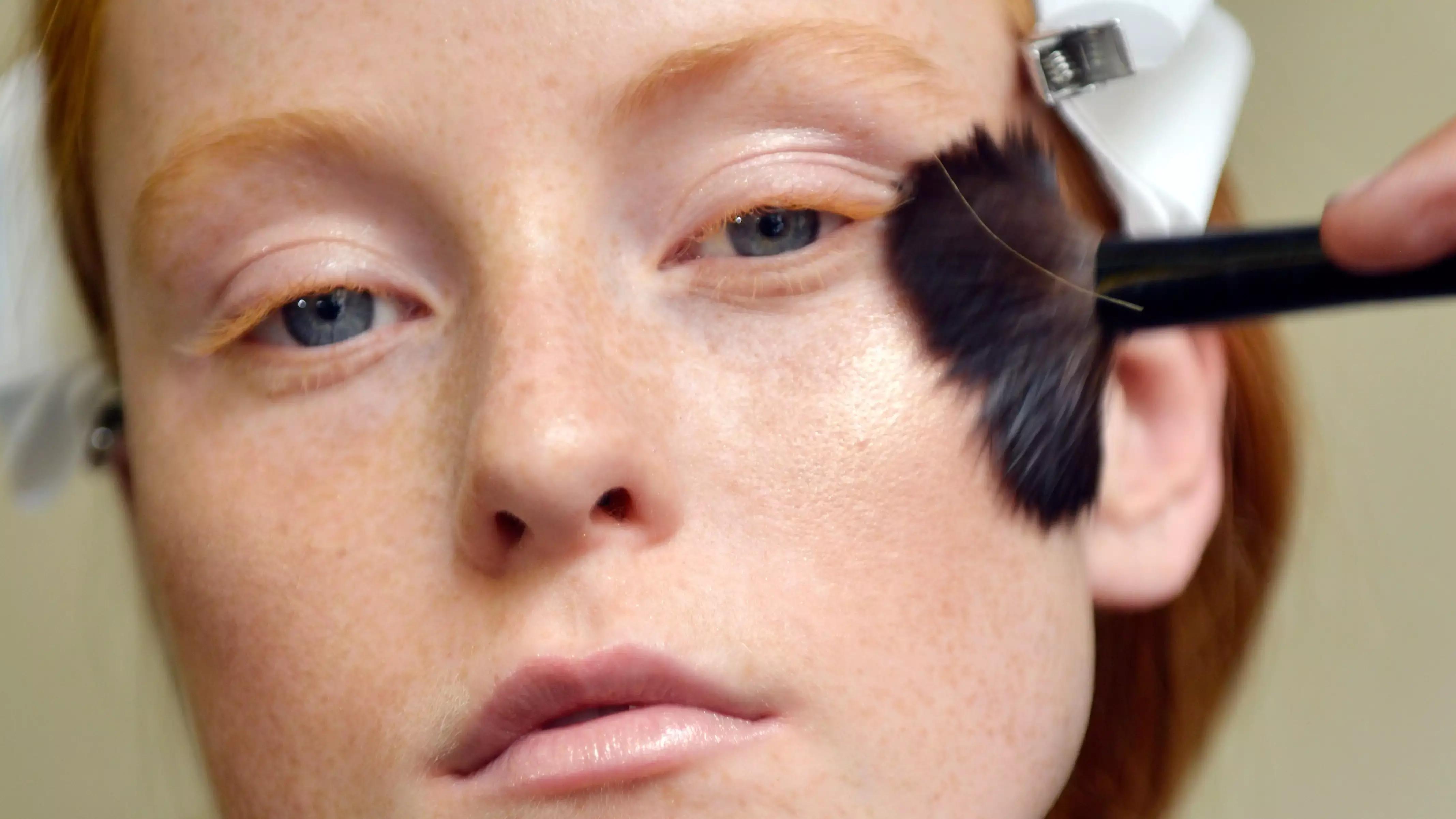 蜜粉跟粉饼散粉有什么区别呢,蜜粉散粉和粉饼的区别在哪里