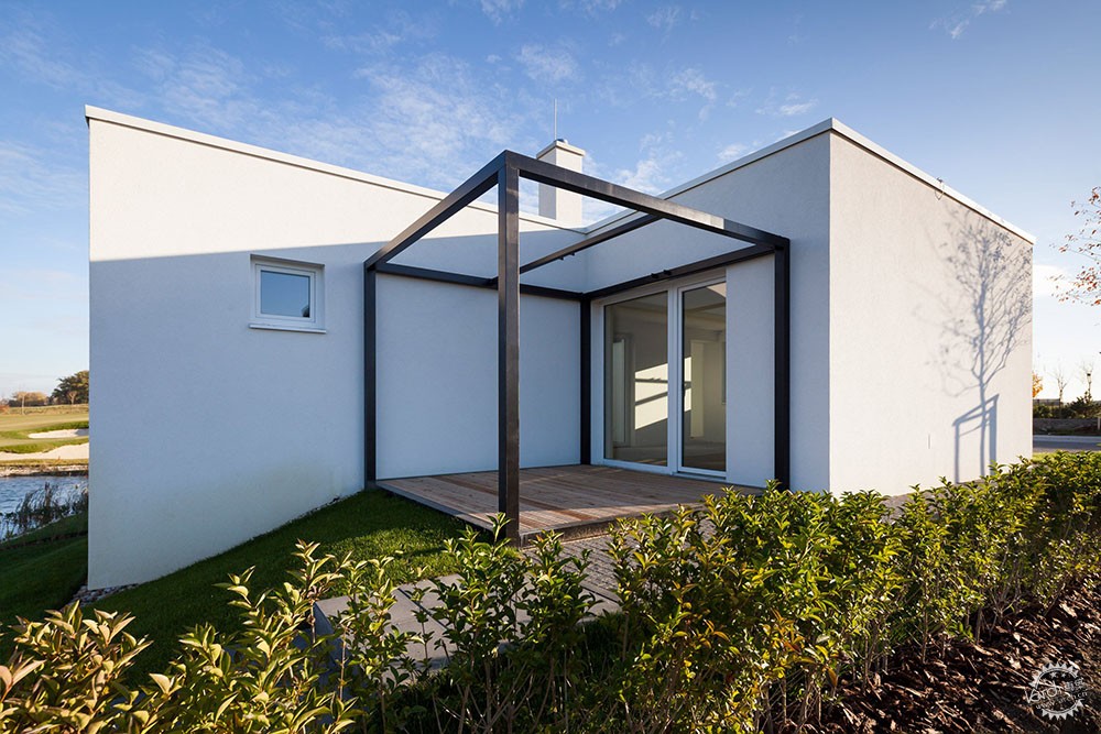 将“竖直”与“水平”完美组合的度假小屋