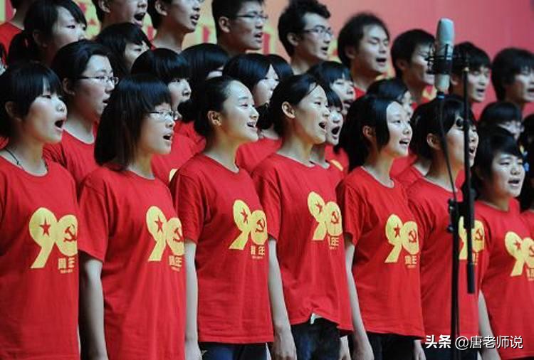 终于，高校也行动起来了，人大操场耐克广告被撤，干得漂亮