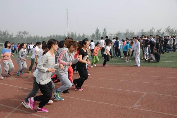 体育中考800米跑步技巧怎么呼吸,中考体育1000米快速提升训练方法