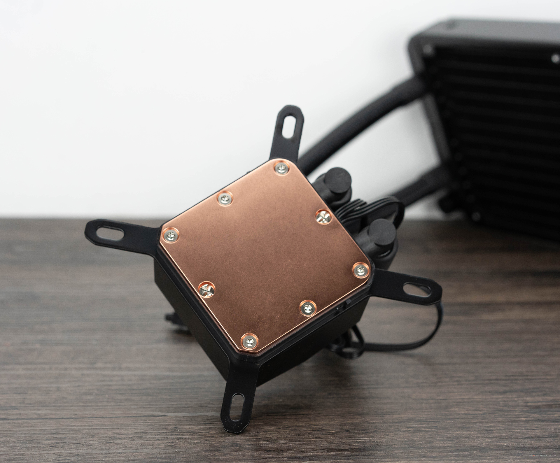 入手十二核旗舰就能爽了？你还缺一个强悍的360水冷