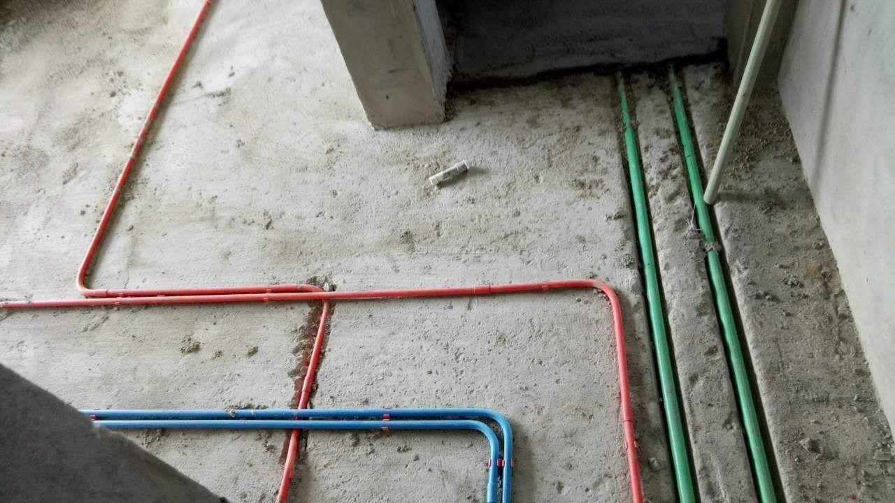 老电工捋线,老电工徒手摸线