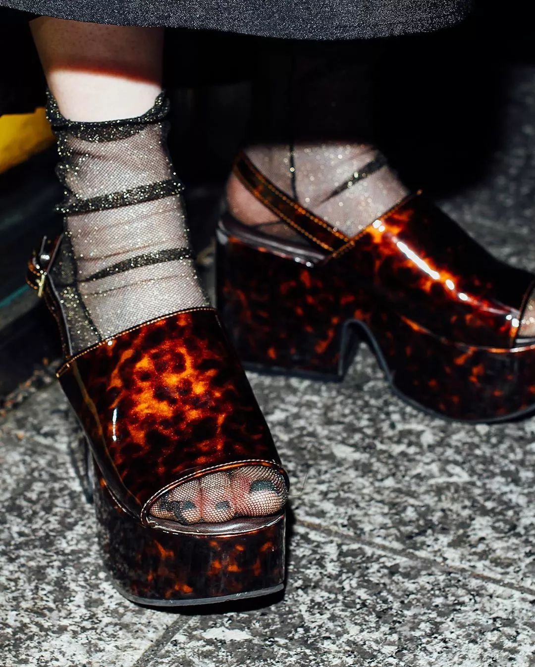 今年流行的露脚袜,是不是现在都流行穿长袜不露脚踝