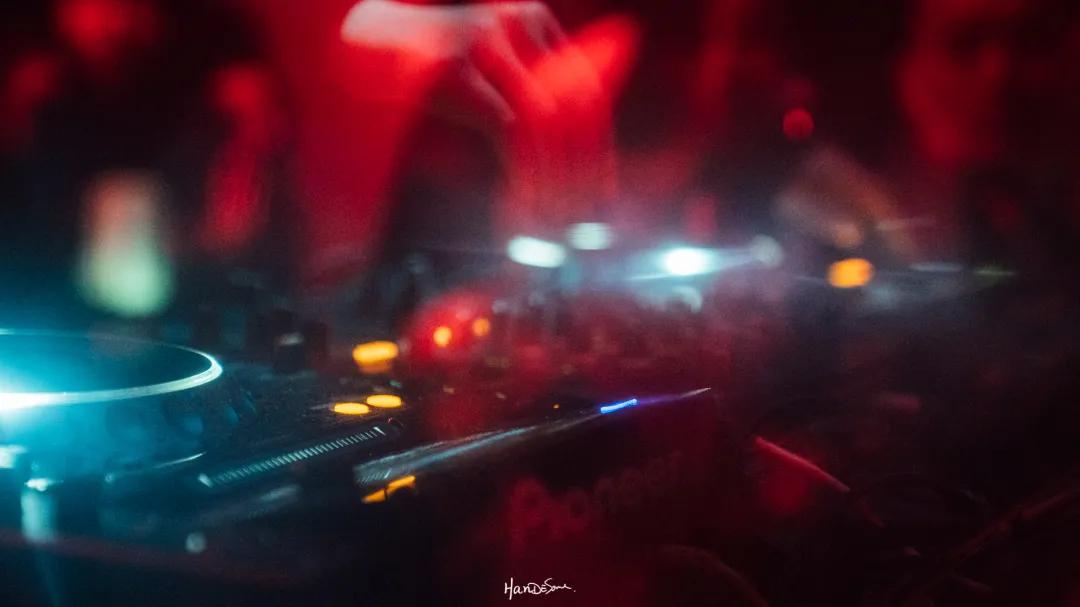 武汉嫂子和男将的秘密狂欢派对，在沿江大道153号