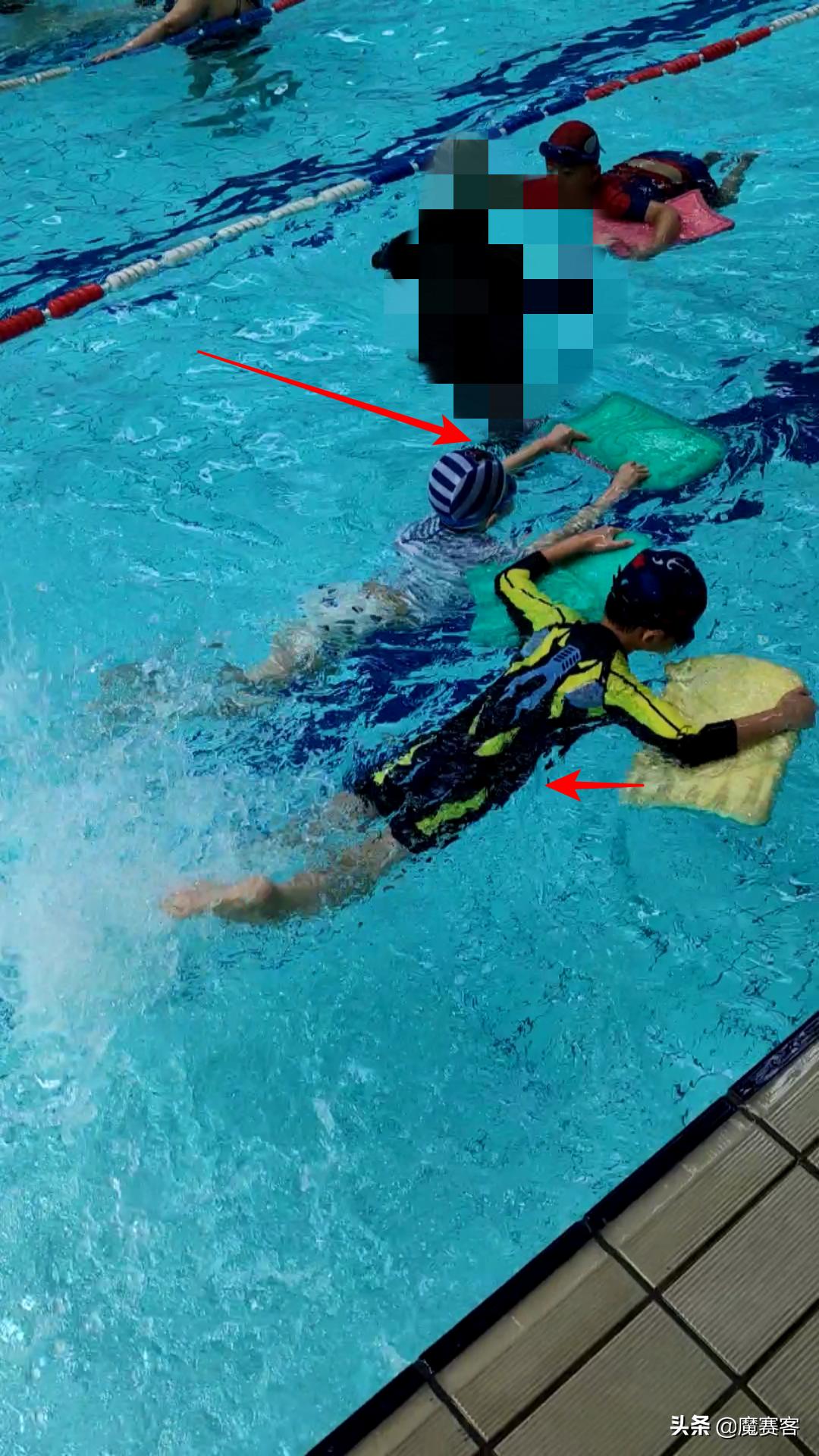 初学潜水有潜水圈,初学潜水浮起来了游不走