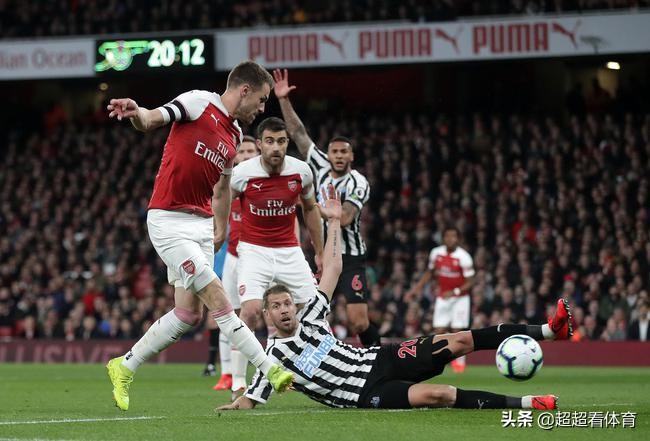阿森纳2-0力克曼联,阿森纳4比3神奇逆转莱斯特城