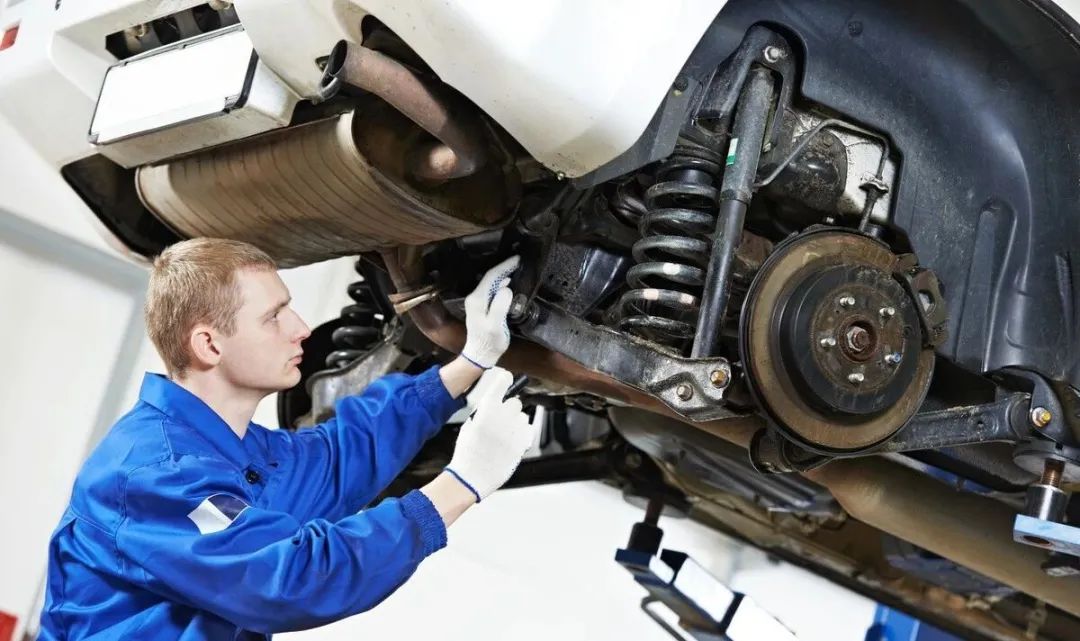 减震器咔咔响维修要多少钱,减震坏了咕噜咕噜响