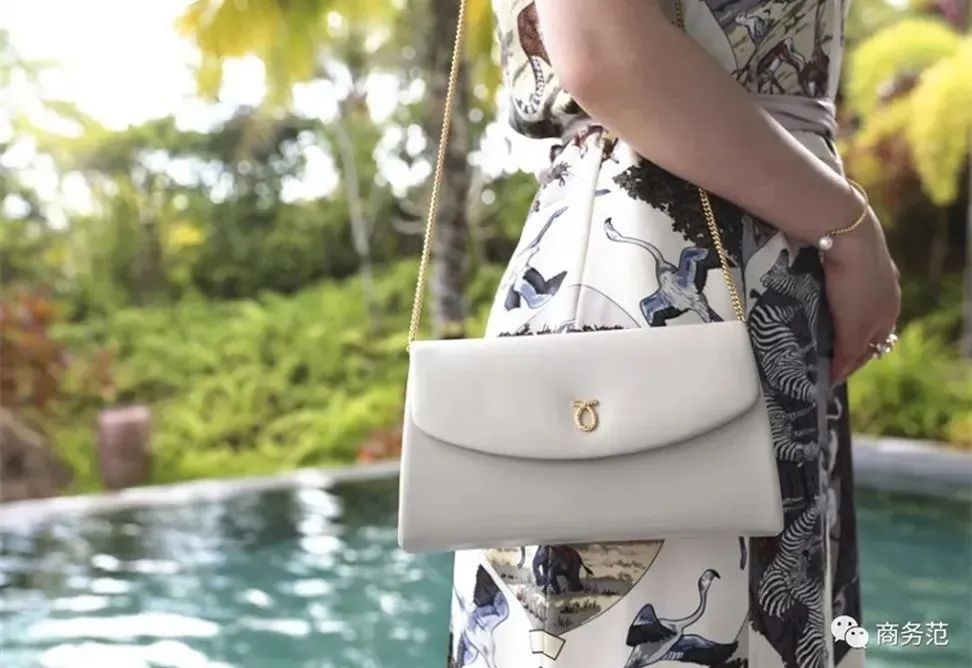 英国女王拿过的包包,英国伊丽莎白女王二世包包