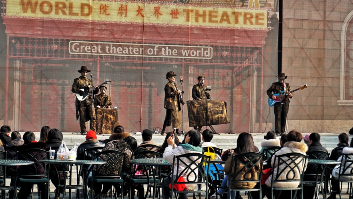 中原穿越时空夜游建业电影小镇,郑州建业电影小镇下午去游玩
