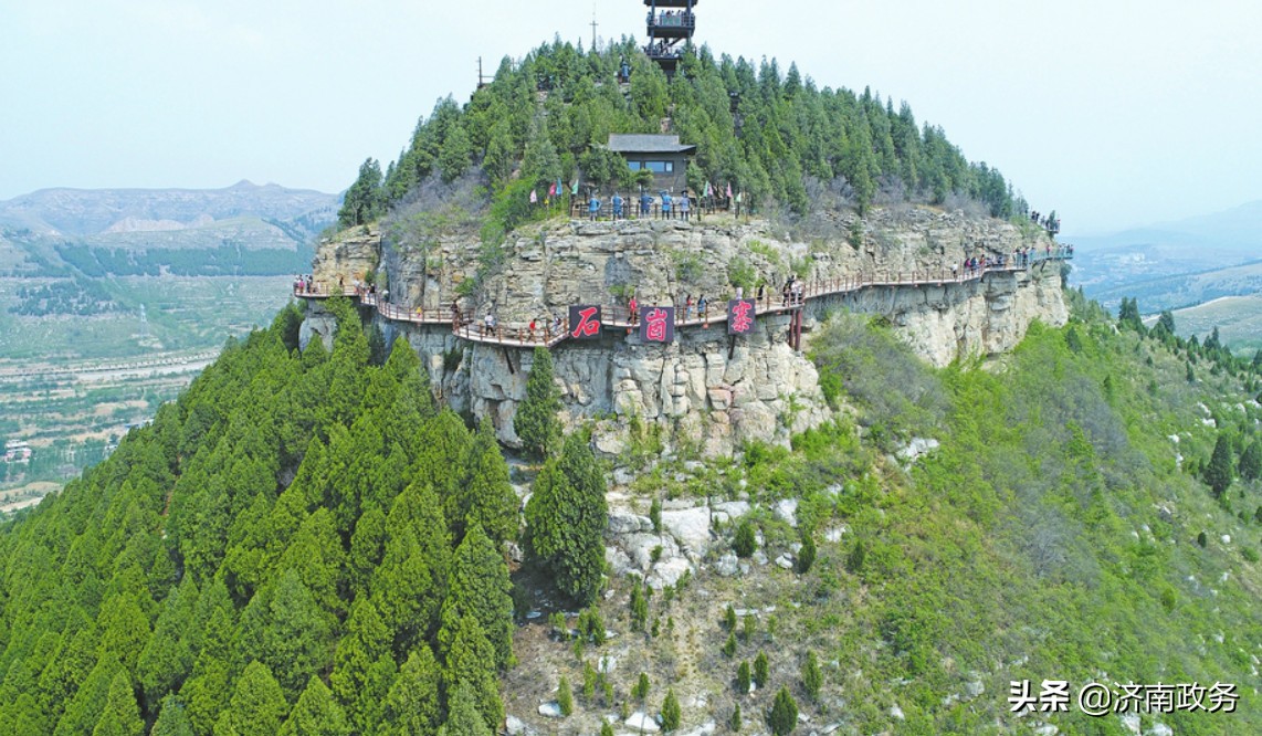 他们的青春在乡村振兴中闪光,乡村振兴路上的前进的耕耘者
