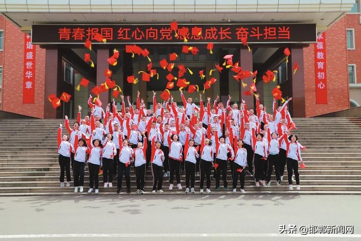 栉风沐雨践初心砥砺前行续华章,栉风沐雨七十载砥砺前行铸辉煌