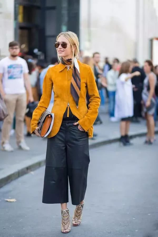 美丽的丝巾搭配耐看型丝巾新花样,丝巾搭配技巧让你秒变时尚达人