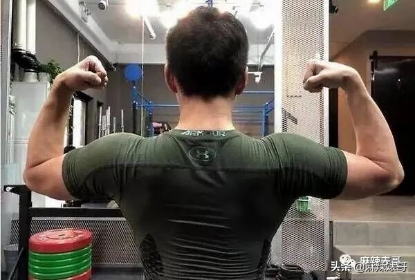 陈数和老公接吻照片,陈数老公回应搂抱年轻女子