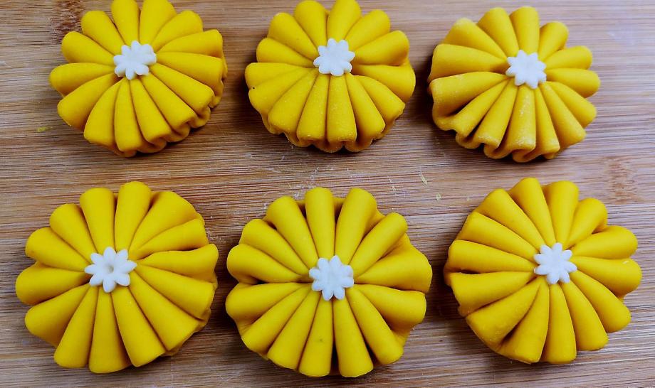 退休大妈卖馒头的利润,摆摊大妈零花钱2000