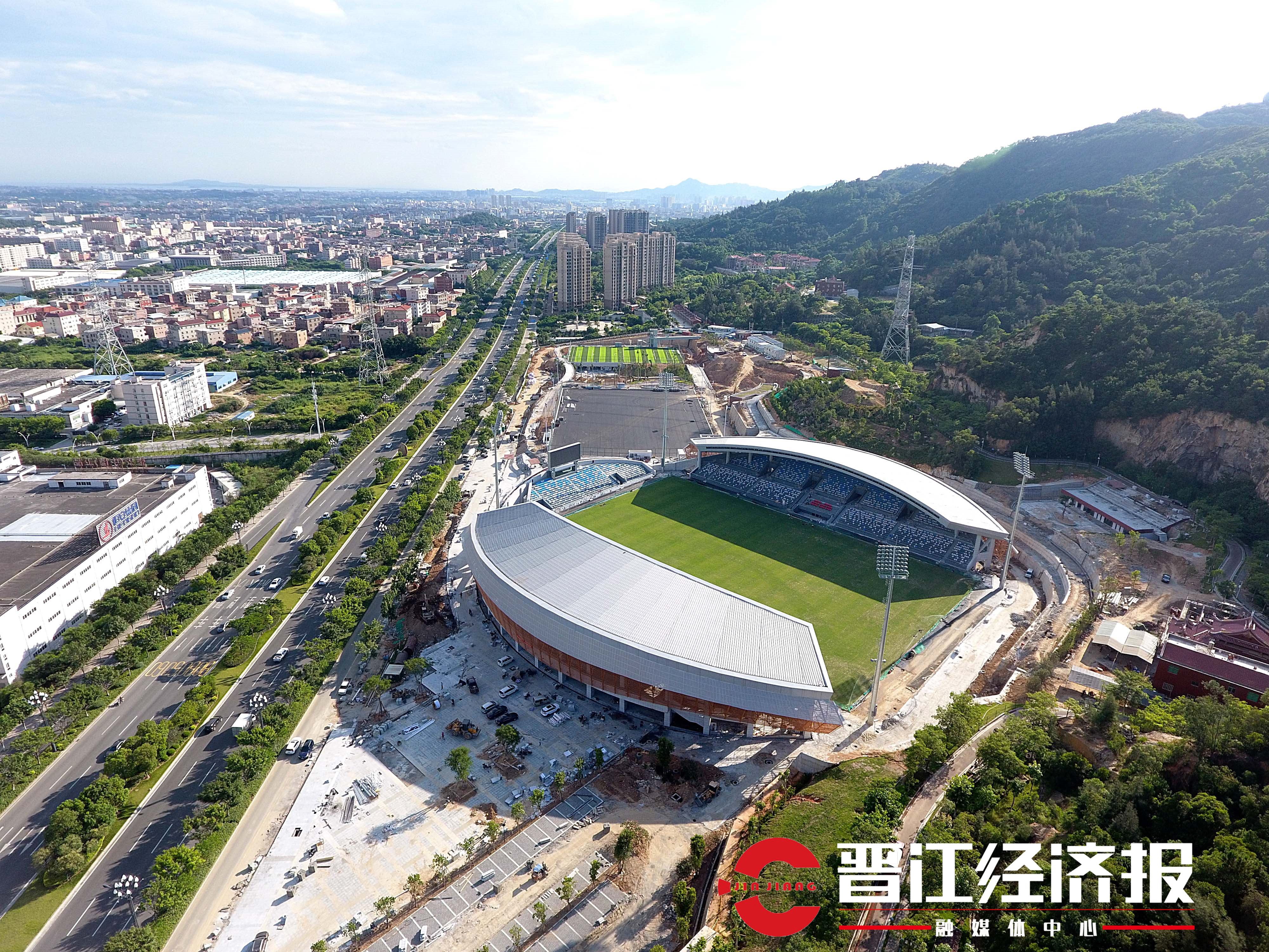 绿草如茵多少钱,晋江足球公园建好了吗