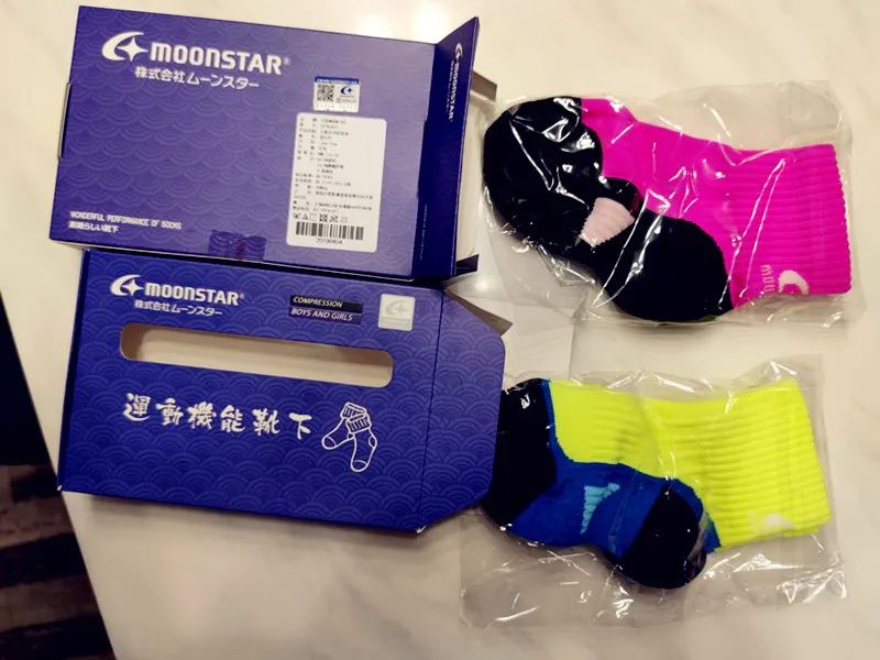 买两双鞋送50双袜子,买双鞋赠送袜子