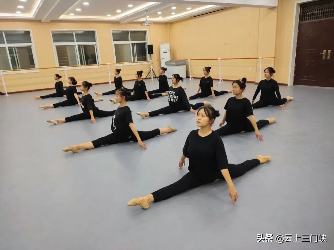 灵宝一高“弦歌不辍正芳华”系列报道：艺术之花满园春