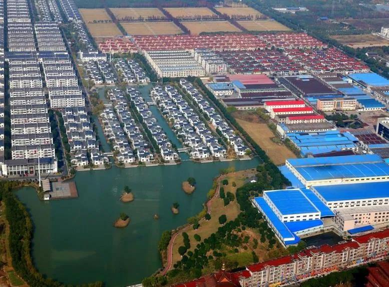 “土豪村”终于没落？曾家家住别墅开豪车，如今负债累累无力偿还