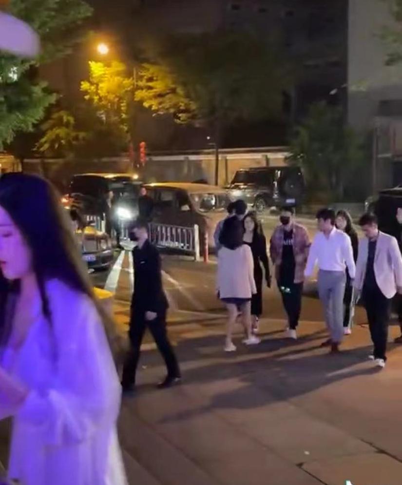 王思聪与酒吧网红,王思聪夜店买醉又换网红女友了吗