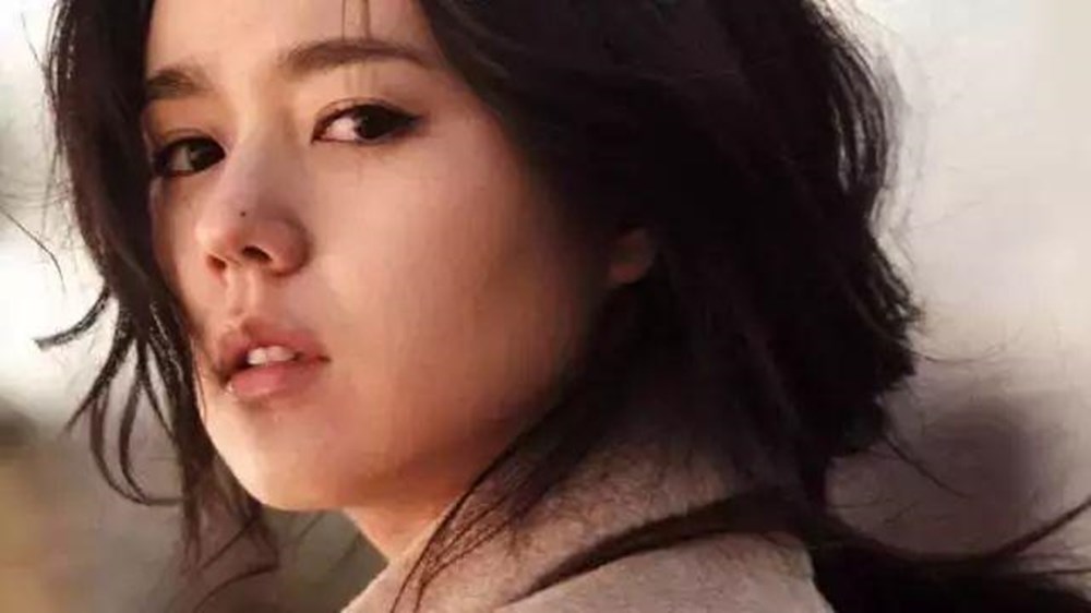 脸上有痣的女孩子长得好不好看,女的脸上长痣面相图解