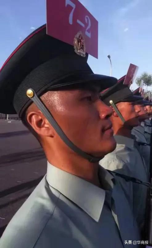 联勤保障部队首次亮相阅兵,检阅联勤保障部队