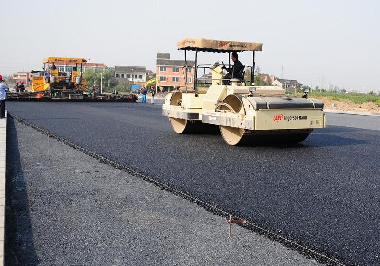 二建沥青面层雨季施工措施,道路工程面层施工
