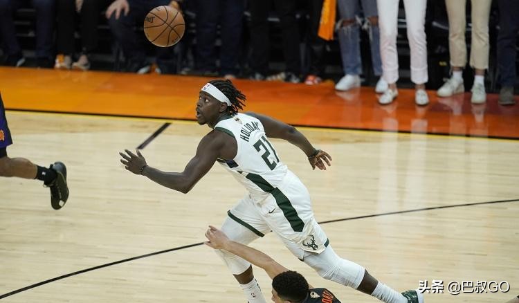 布克谈赛季初与保罗交流,勇士跟太阳比赛保罗跟布克交流