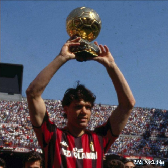 支点中锋踢前腰,足球支点中锋的位置和打法