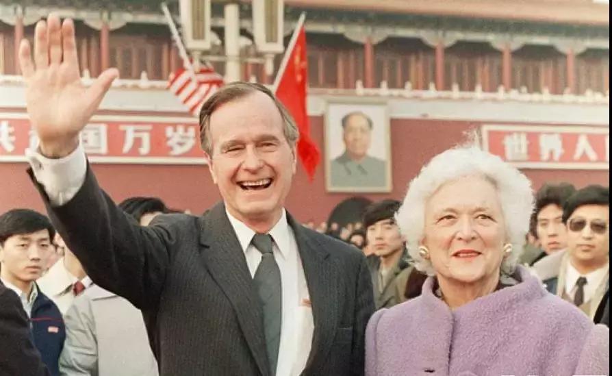 美国老布什总统逝世葬礼,美国前总统老布什跳伞