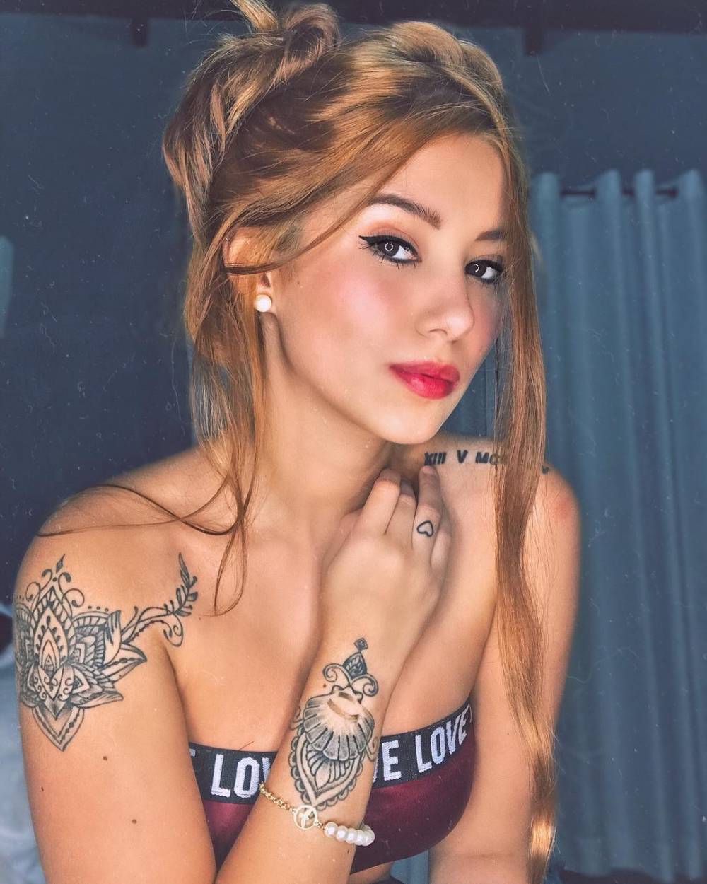 内马尔绯闻女友事件原版,内马尔前女友卡罗琳娜