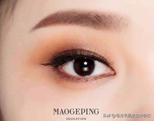 如何画眼妆才能有神又自然,娇邦电眼双头眼妆组合