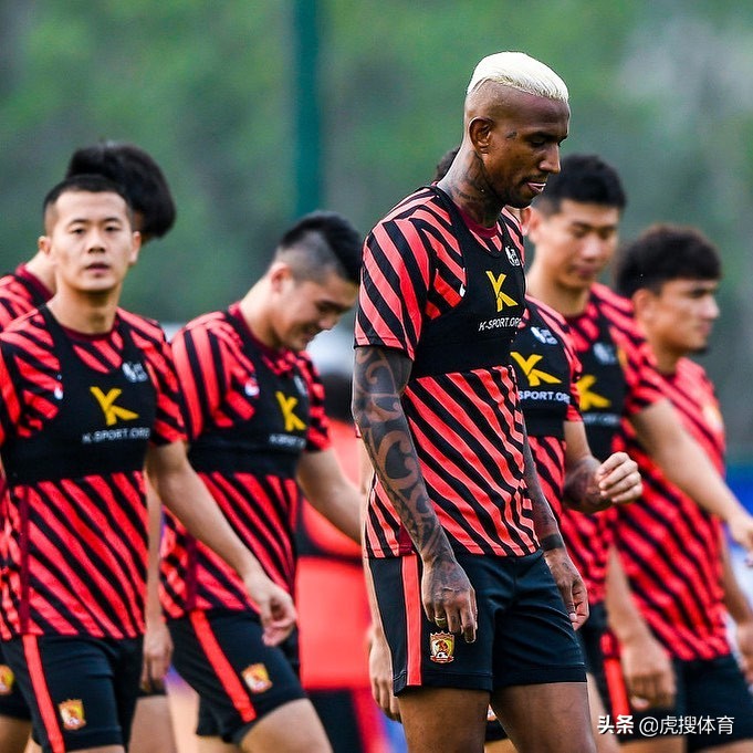 一位恒大球员取关妻子的社交账号！婚变传闻或成真，亚冠状态存疑