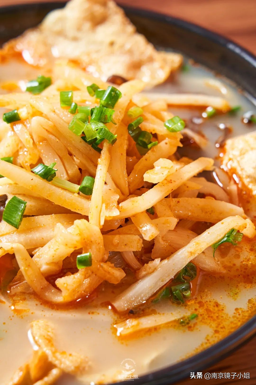 鲜香酸辣螺蛳粉柳州正宗,酸辣鲜香地道柳州螺蛳粉青春版