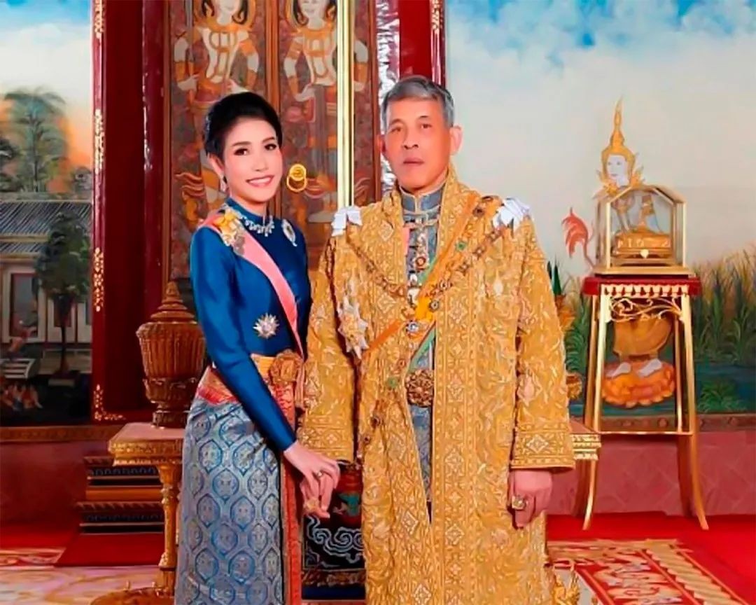 华裔美女神似西拉米，泰王几次示好碰一鼻子灰，富婆老公比玛哈帅