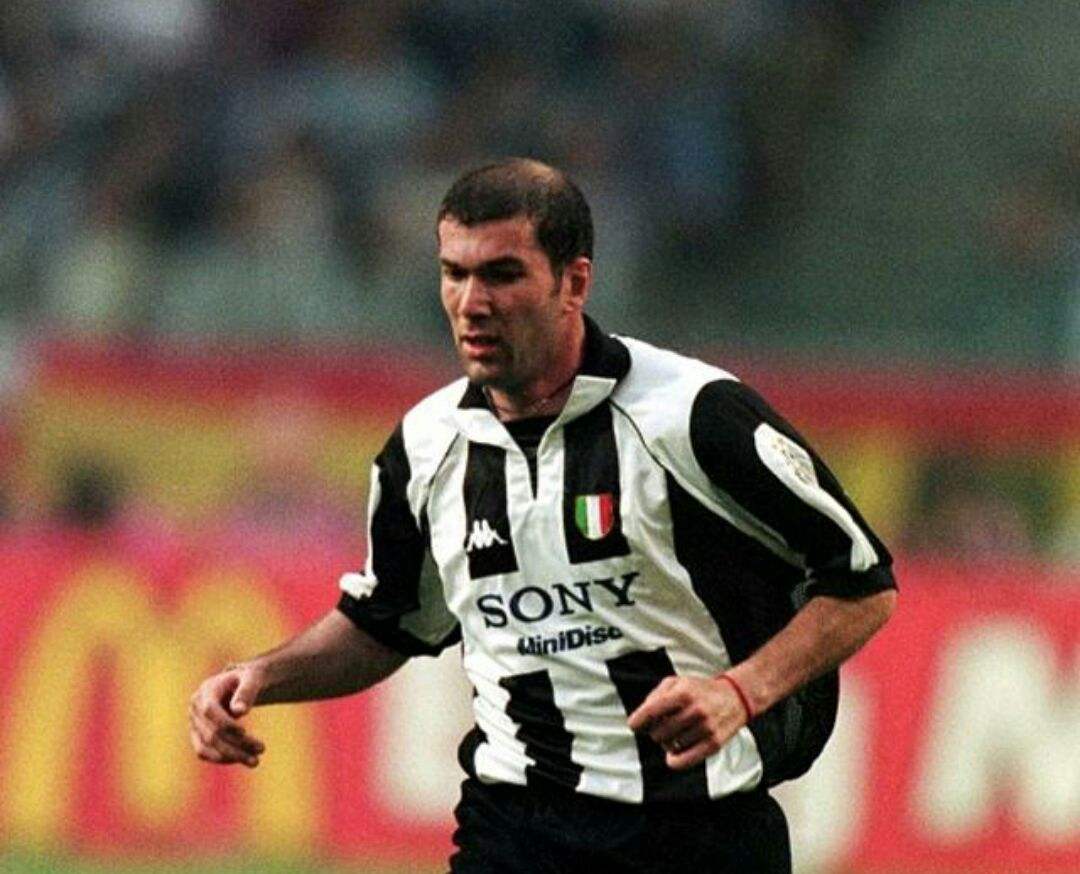 齐达内评价贝利,贝利再踢足球