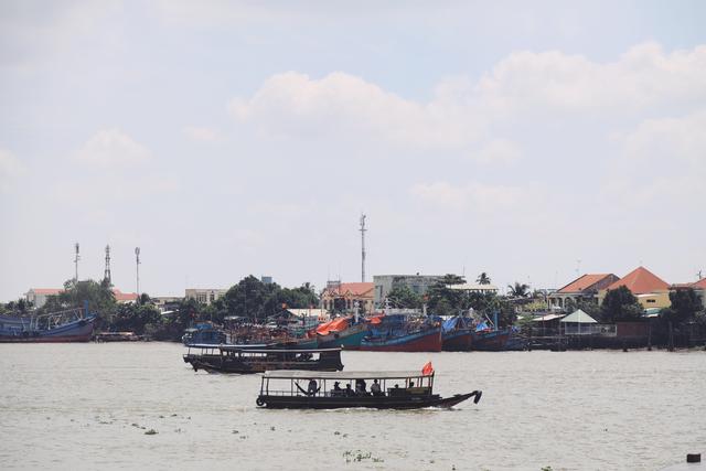 夜游湄公河在哪里看到景点,穿行在路上