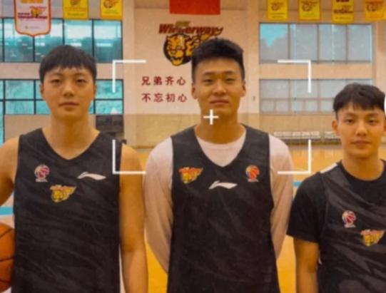 广东队首发控卫,广东新人中锋