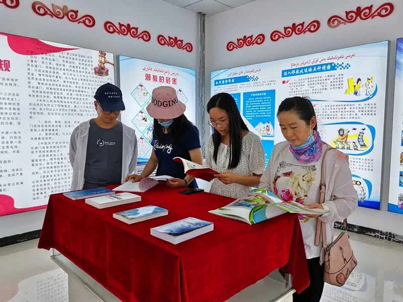 阿克塞县人民检察院参观反*教邪**警示教育基地