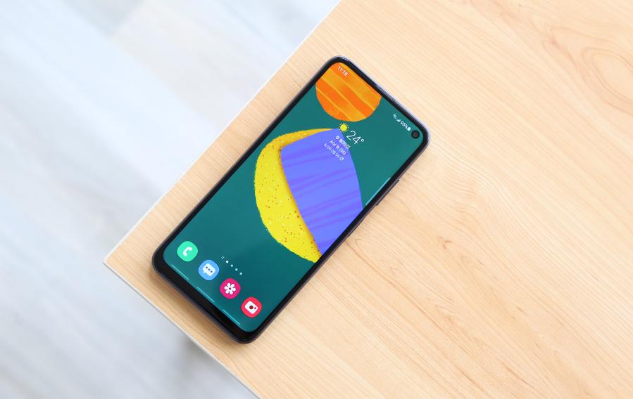 三星千元入门手机：6400万四摄+8GB降至1399元！对比国产你选谁？