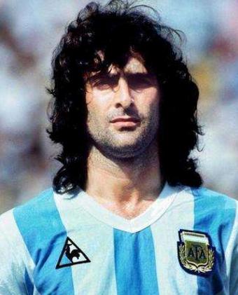 阿根廷足球历史十大巨星排行榜,阿根廷十大足球球星排名
