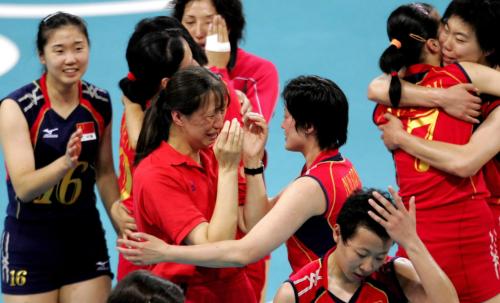 谁会替代郎平成为中国女排主教练,两大女排功勋老将回归助力郎平