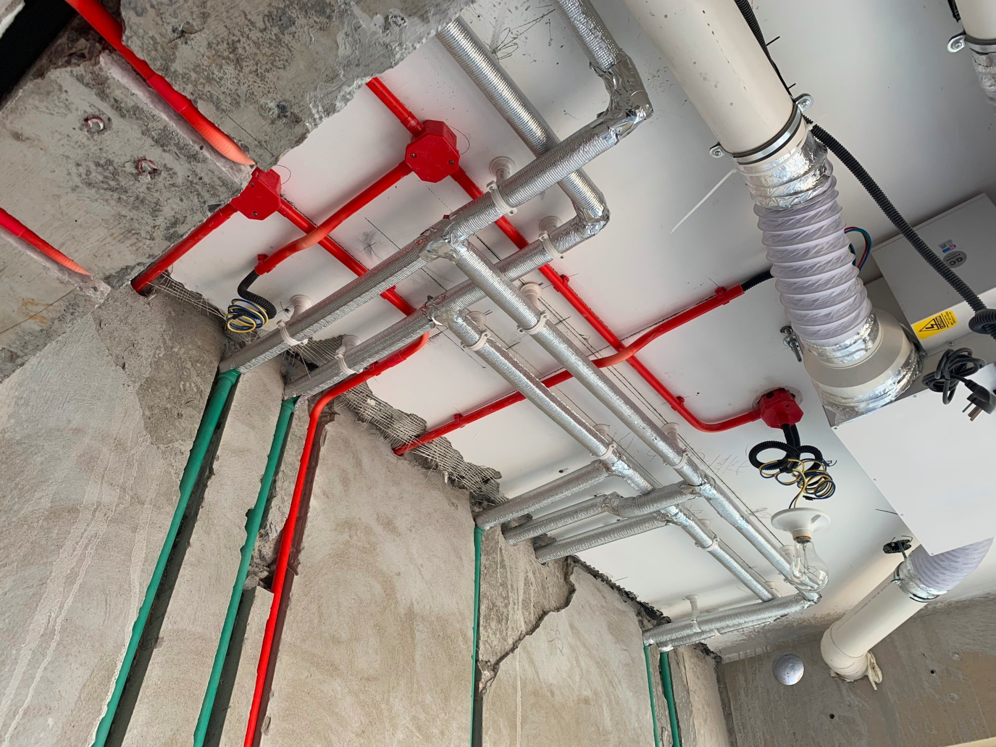 厨房电线走顶还是走地线好,家装电线走顶好还是走地好