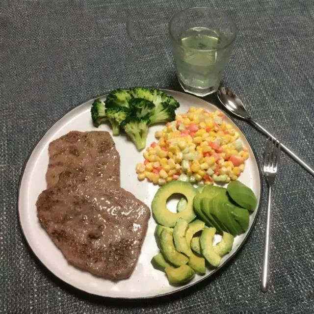 减脂餐和狗粮哪个好吃,狗粮和减脂餐哪个好吃点